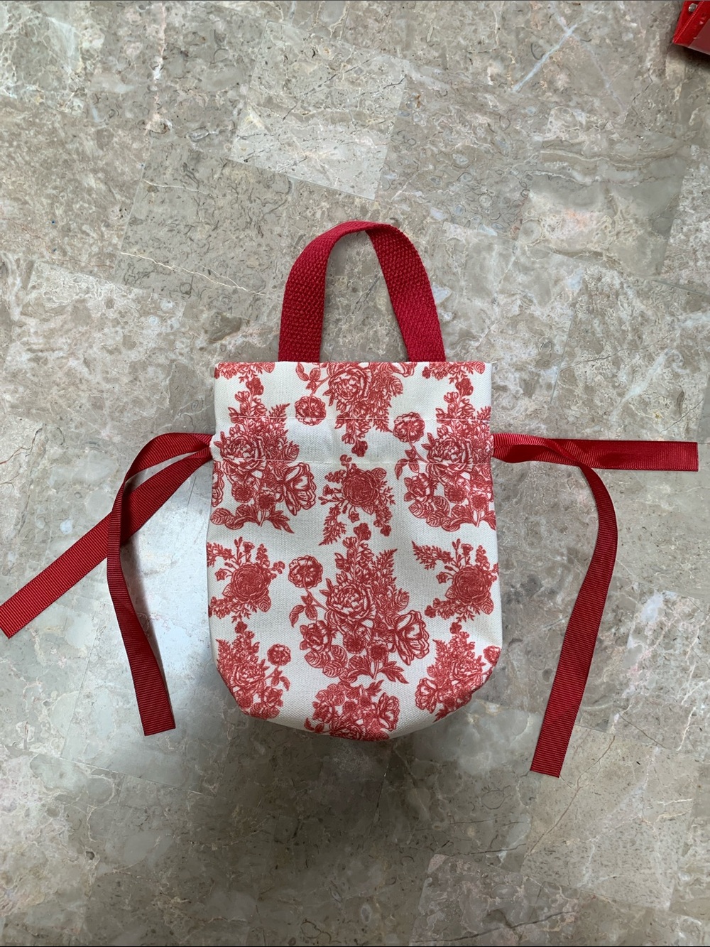 Hand Made Cute Red Floral Mini Tote Bag with Ribbon Ties. Pre-Owned. Size: 5x6.5